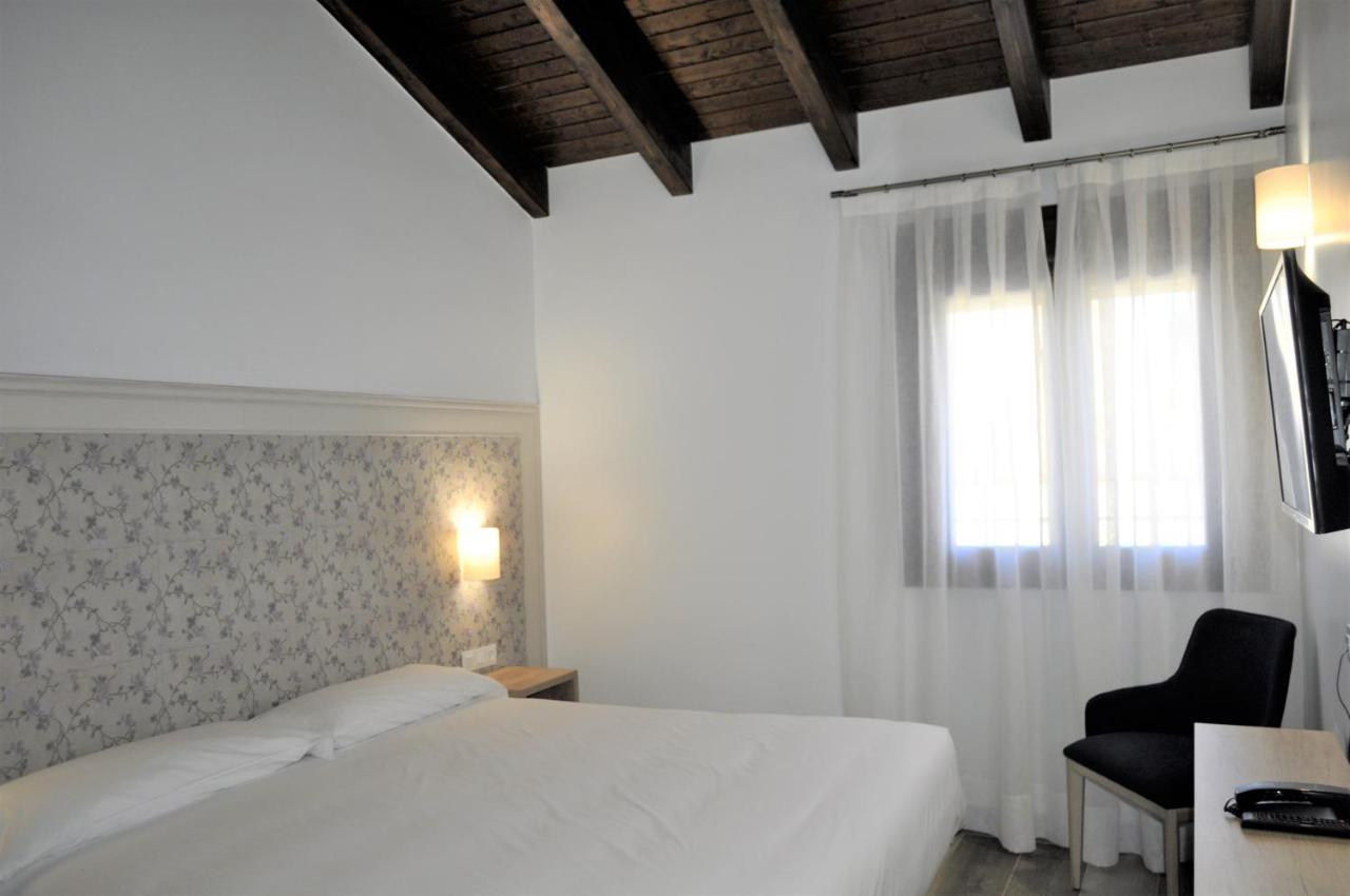 Hostal Restaurante Villa De Brihuega Exteriör bild